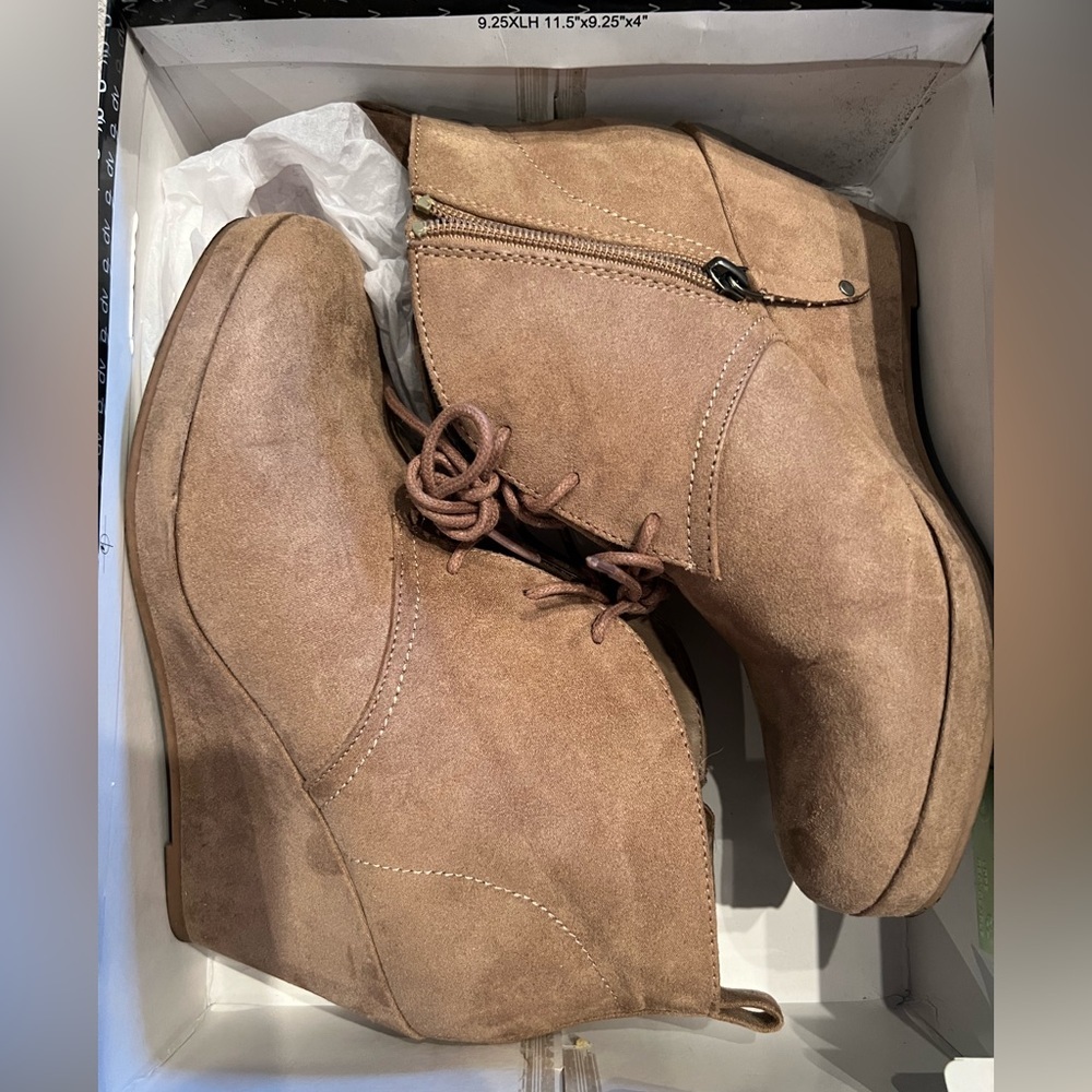 Dolce Vita Light Taupe Terri Size 8 women’s wedge booties. - Picture 4 of 4